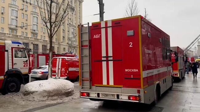 LIVE: Пожар в здании Театра сатиры в Москве