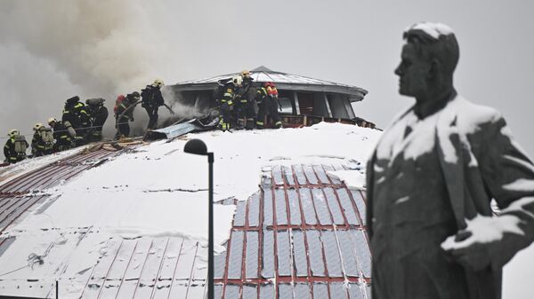 Пожар в здании Театра Сатиры на Триумфальной площади в Москве