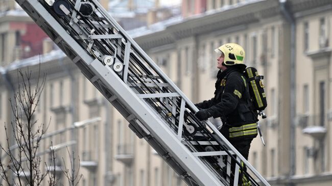 Работа противопожарной службы в здании Театра сатиры на Триумфальной площади