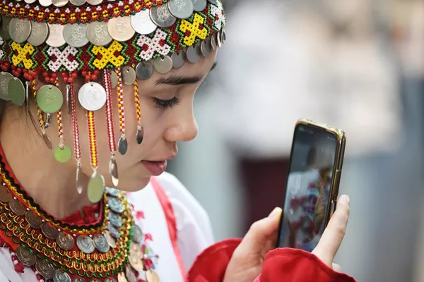 ロシアの国際展示会とフォーラムの女の子