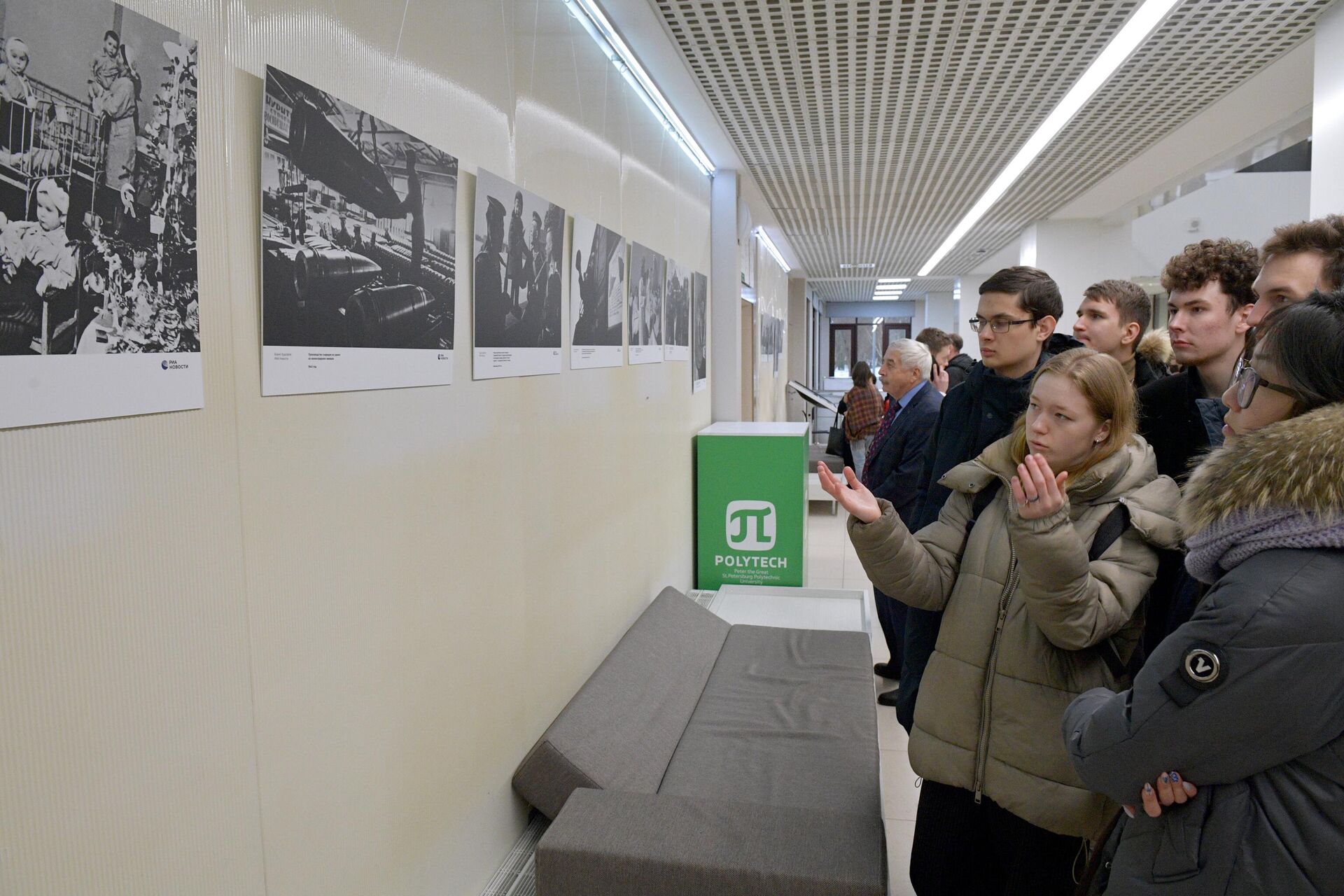 Посетители на выставке Освобождение. Путь к Победе в Санкт-Петербургском политехническом университете Петра Великого - РИА Новости, 1920, 29.01.2024