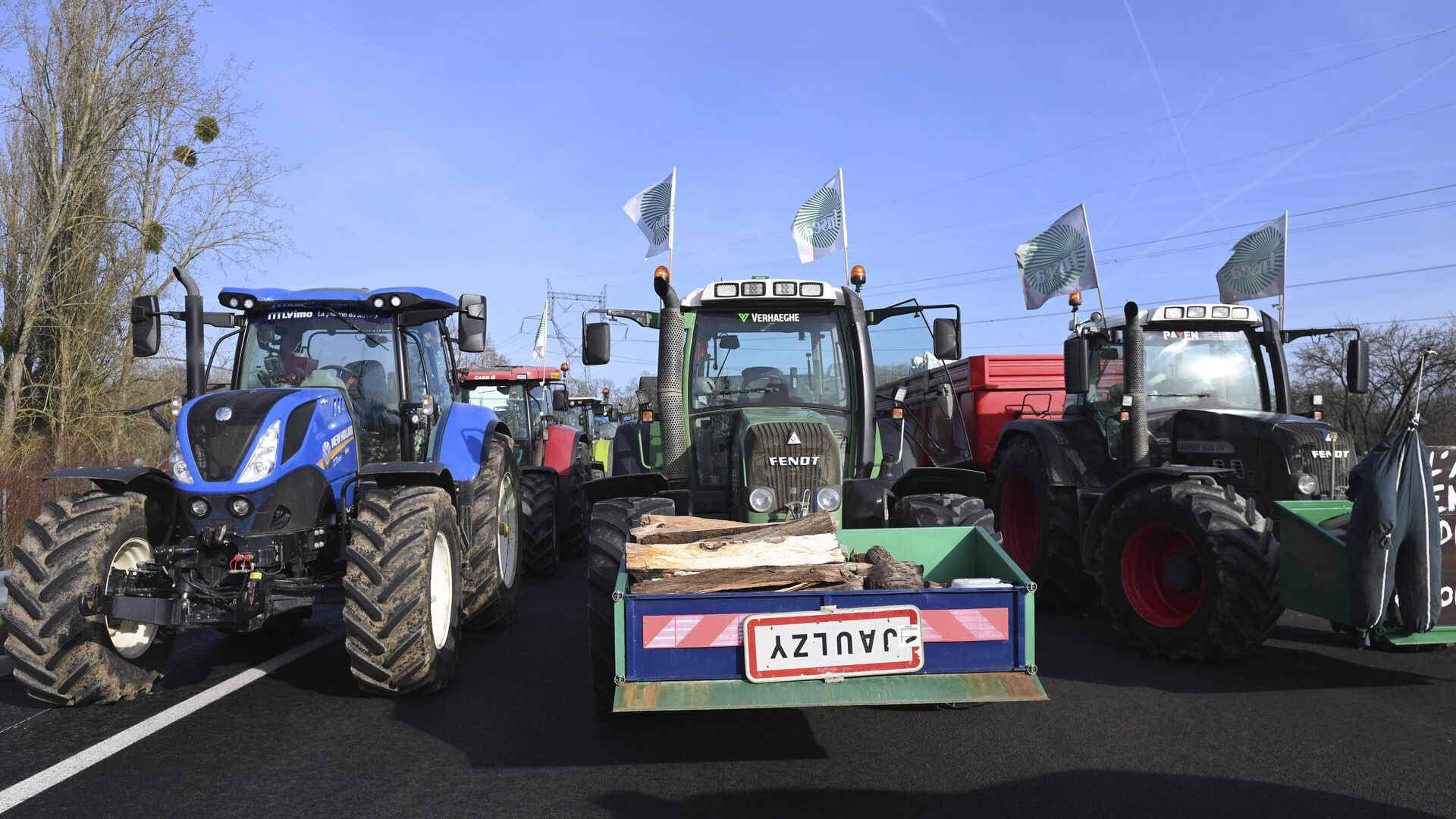 Протест французских фермеров на трассе к северу от Парижа. 29 января 2024 - РИА Новости, 1920, 29.01.2024