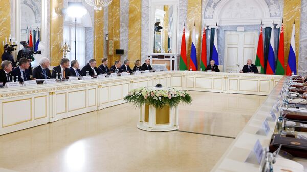 Президент РФ Владимир Путин и президент Республики Беларусь Александр Лукашенко проводят заседание Высшего государственного совета Союзного государства России и Белоруссии в Санкт-Петербурге
