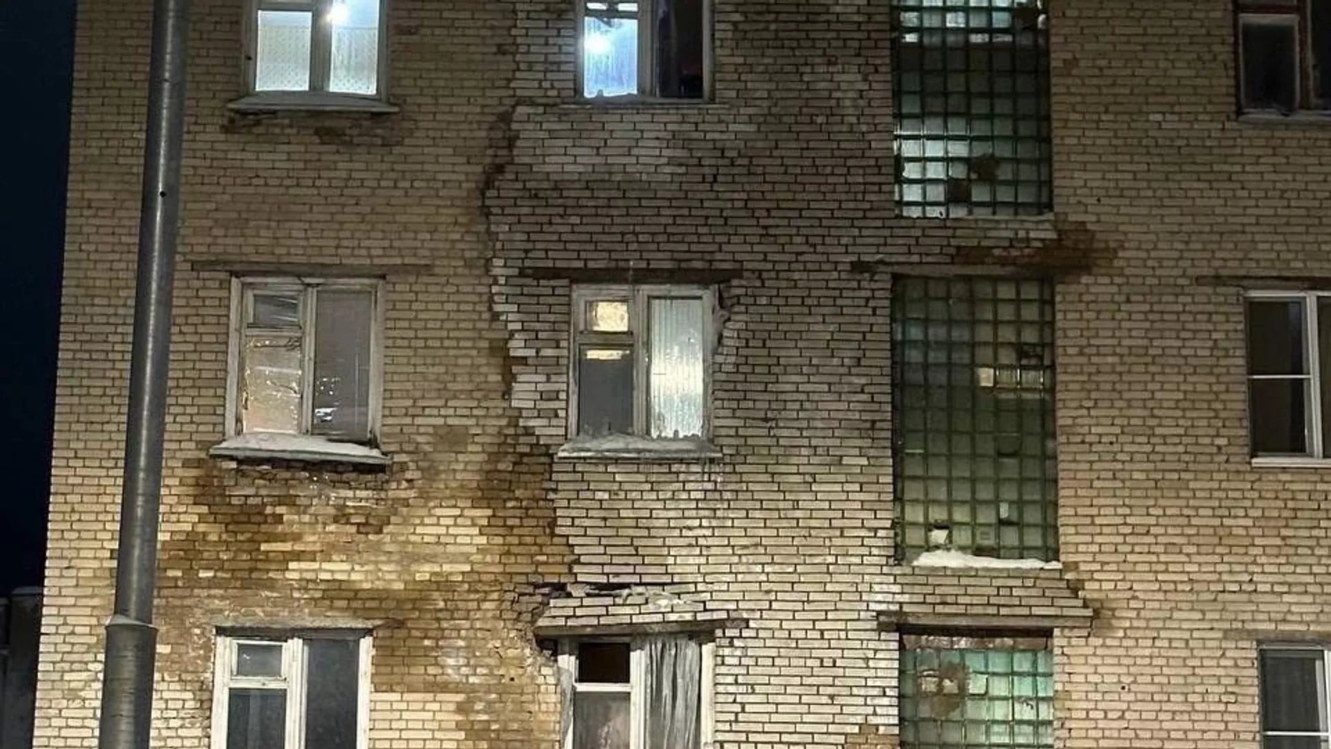 Здание общежития по улице Октябрьская, 7 в подмосковном городе Пересвет - РИА Новости, 1920, 30.01.2024