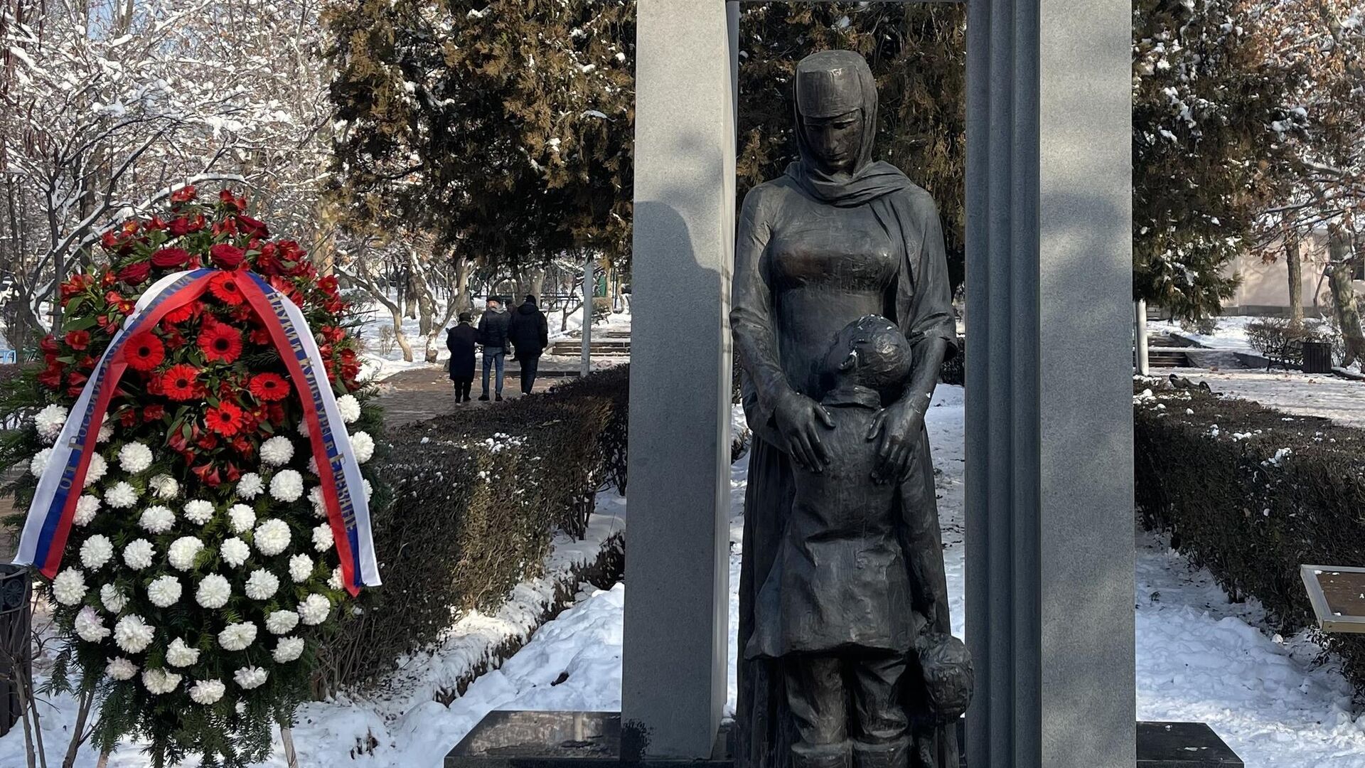 Памятник детям блокадного Ленинграда в Ереване - РИА Новости, 1920, 31.01.2024