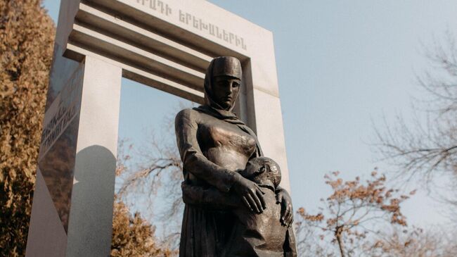 Памятник детям блокадного Ленинграда в Ереване