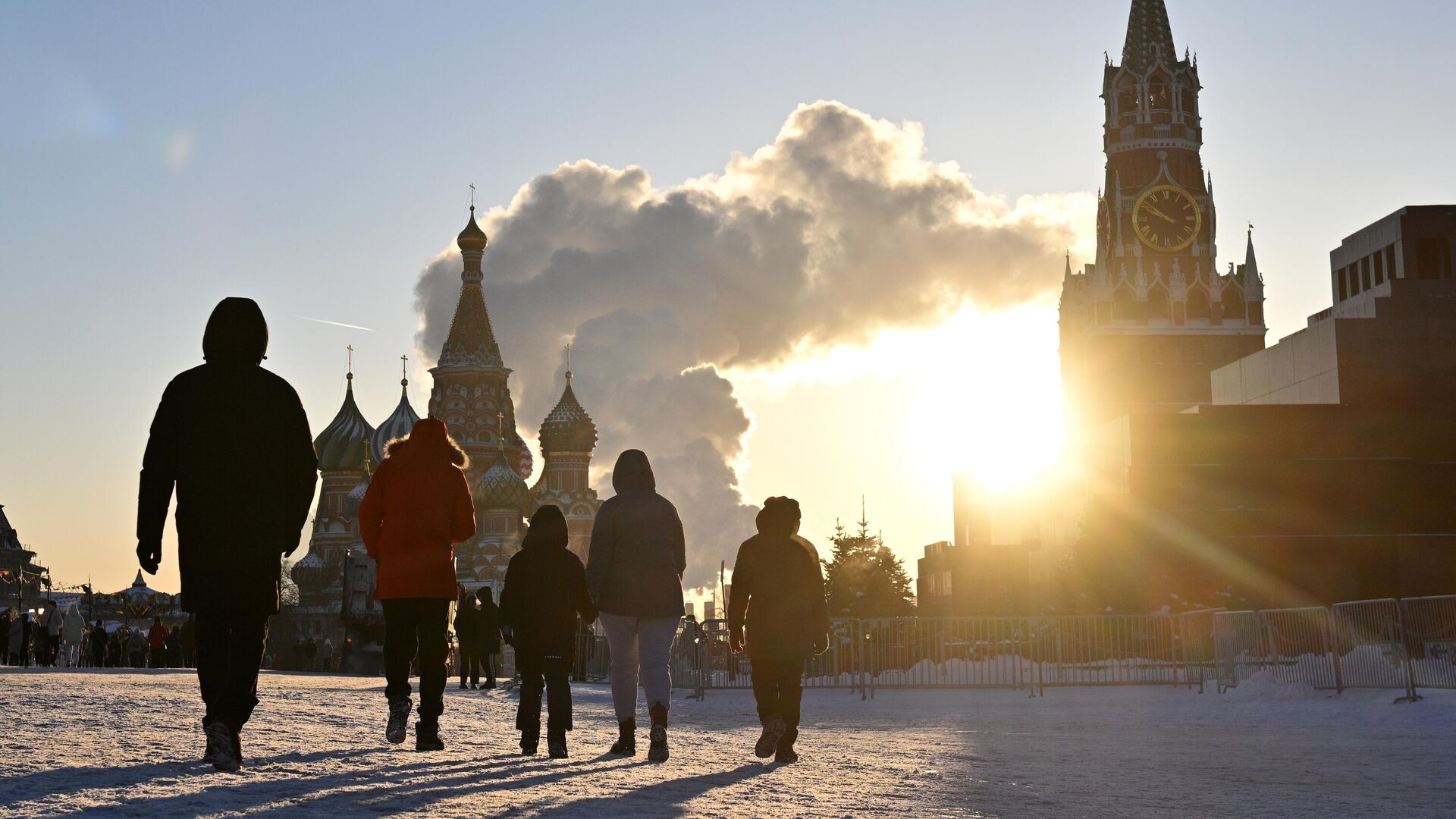 Люди в морозный день на Красной площади в Москве - РИА Новости, 1920, 03.02.2024