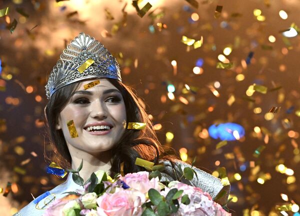 Победительница XXVI республиканского конкурса красоты Мисс Татарстан 2024 Эвелина Габитова на церемонии награждения