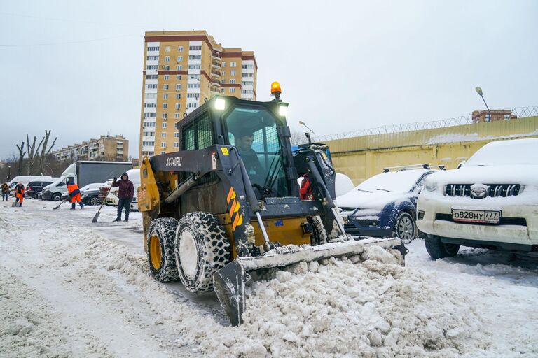 Уборка снега в Москве