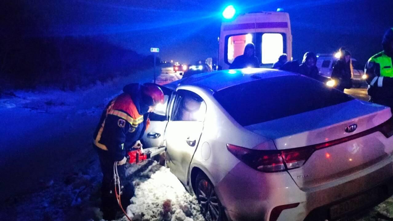 Место ДТП с участием легковых автомобилей вблизи села Безымянное в Саратовской области. 30 января 2024 - РИА Новости, 1920, 30.01.2024