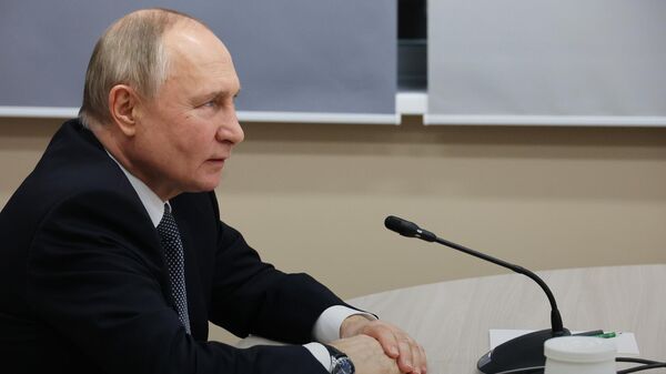 Путин на встрече со студентами МГСУ в формате видеоконференции 