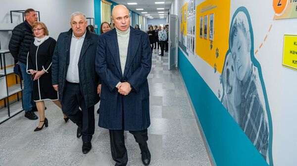 Губернатор Липецкой области Игорь Артамонов посетил капитально отремонтированную школу в липецком селе