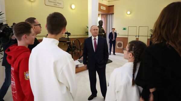 Президент РФ Владимир Путин посещает выставку Россия на ВДНХ в Москве