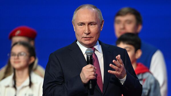 Президент РФ Владимир Путин выступает на съезде Движения Первых на площадке международной выставки-форума Россия в Москве