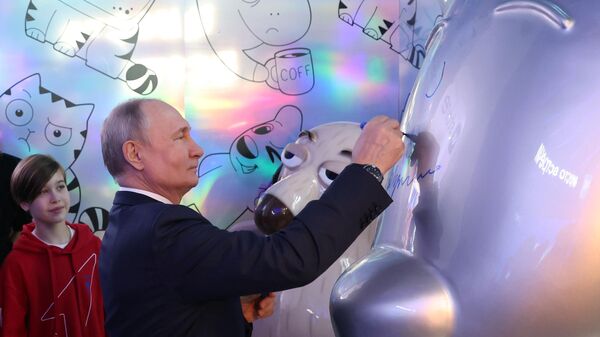 Президент РФ Владимир Путин посещает выставку Россия на ВДНХ в Москве