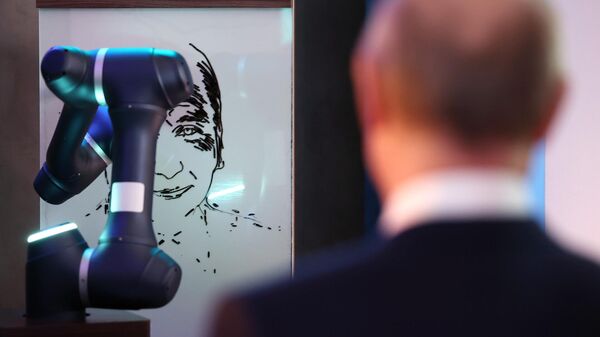 Робот рисует портрет Путина по фотографии