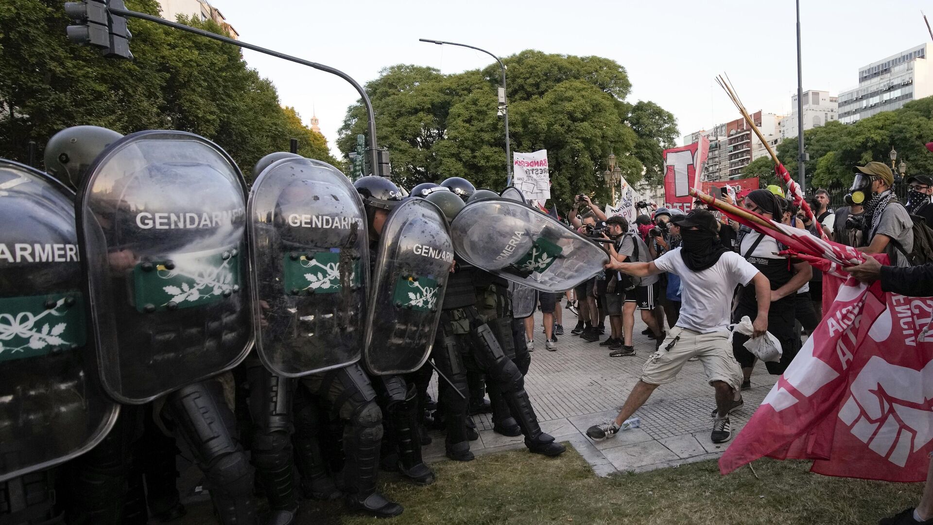 Антиправительственный протест у здания конгресса Аргентины. 1 февраля 2024 - РИА Новости, 1920, 02.02.2024