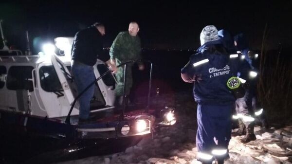 Спасение подростков в акватории Таганрогского залива с дрейфующей льдины в Ростовской области. 1 февраля 2024