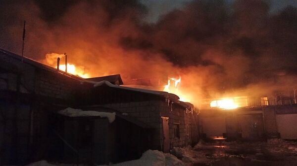 Место пожара на территории мясного предприятия в подмосковном Пушкино