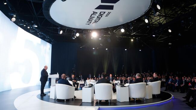 Председатель правительства РФ Михаил Мишустин выступает на пленарной сессии международного цифрового форума Digital Almaty 2024