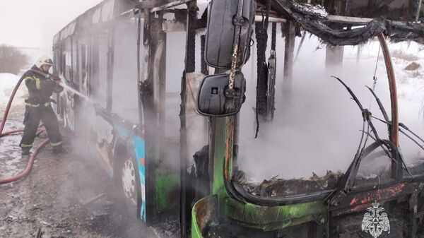 Сгоревший маршрутный автобус в Саратове