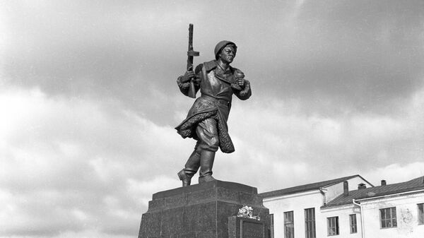 Памятник Герою Советского Союза гвардии рядовому Александру Матросову