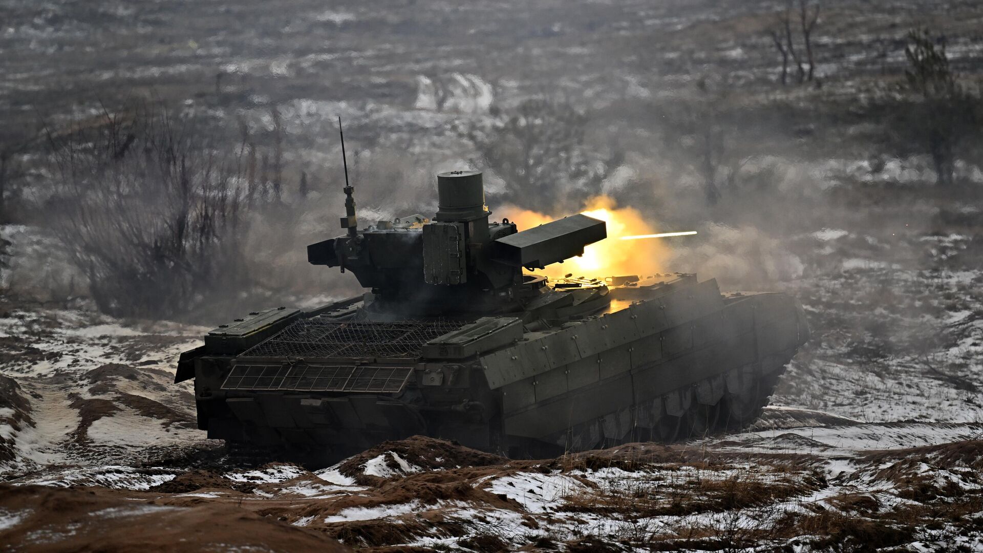 Боевая машина поддержки танков БМПТ Терминатор военнослужащих Центрального военного округа ведет учебный огонь в зоне специальной военной операции - РИА Новости, 1920, 08.02.2024