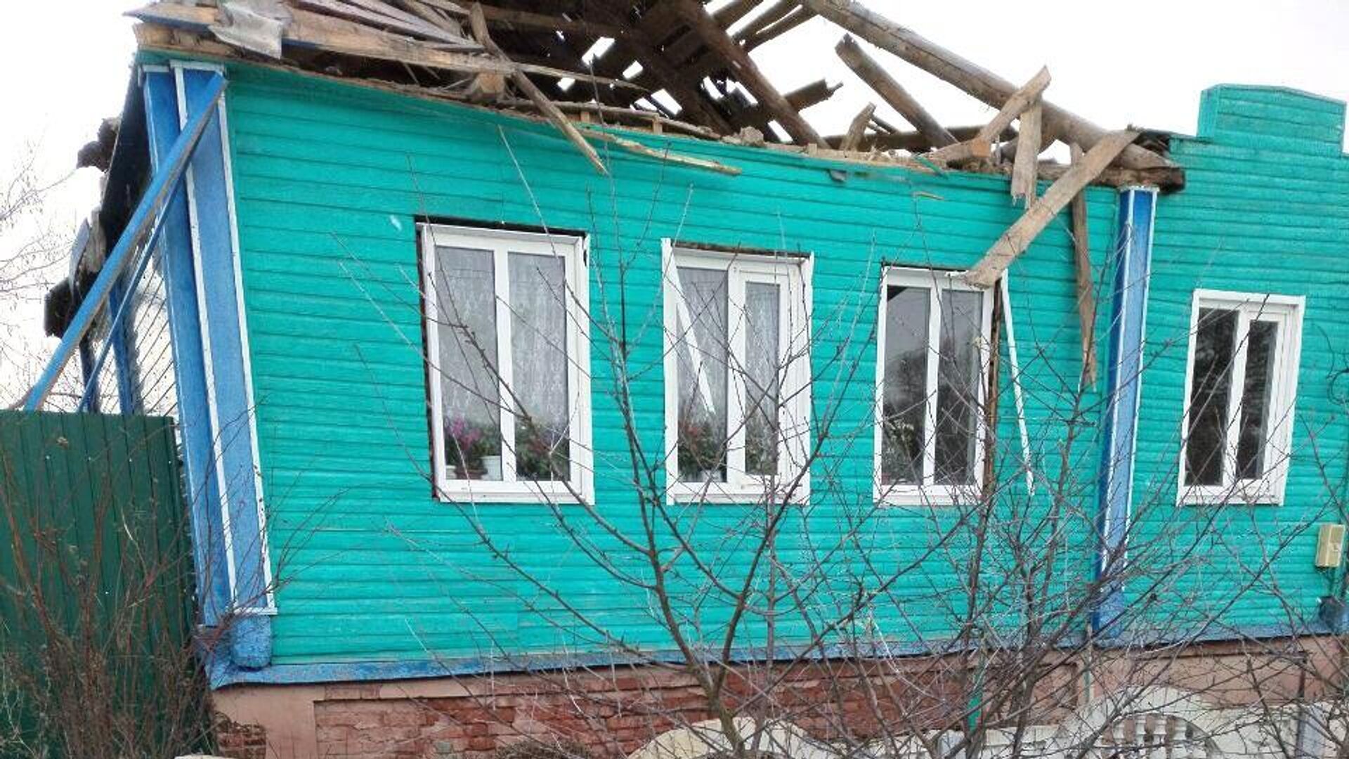 Последствия обстрела села Гуево Суджанского района Курской области со стороны ВСУ - РИА Новости, 1920, 12.04.2025