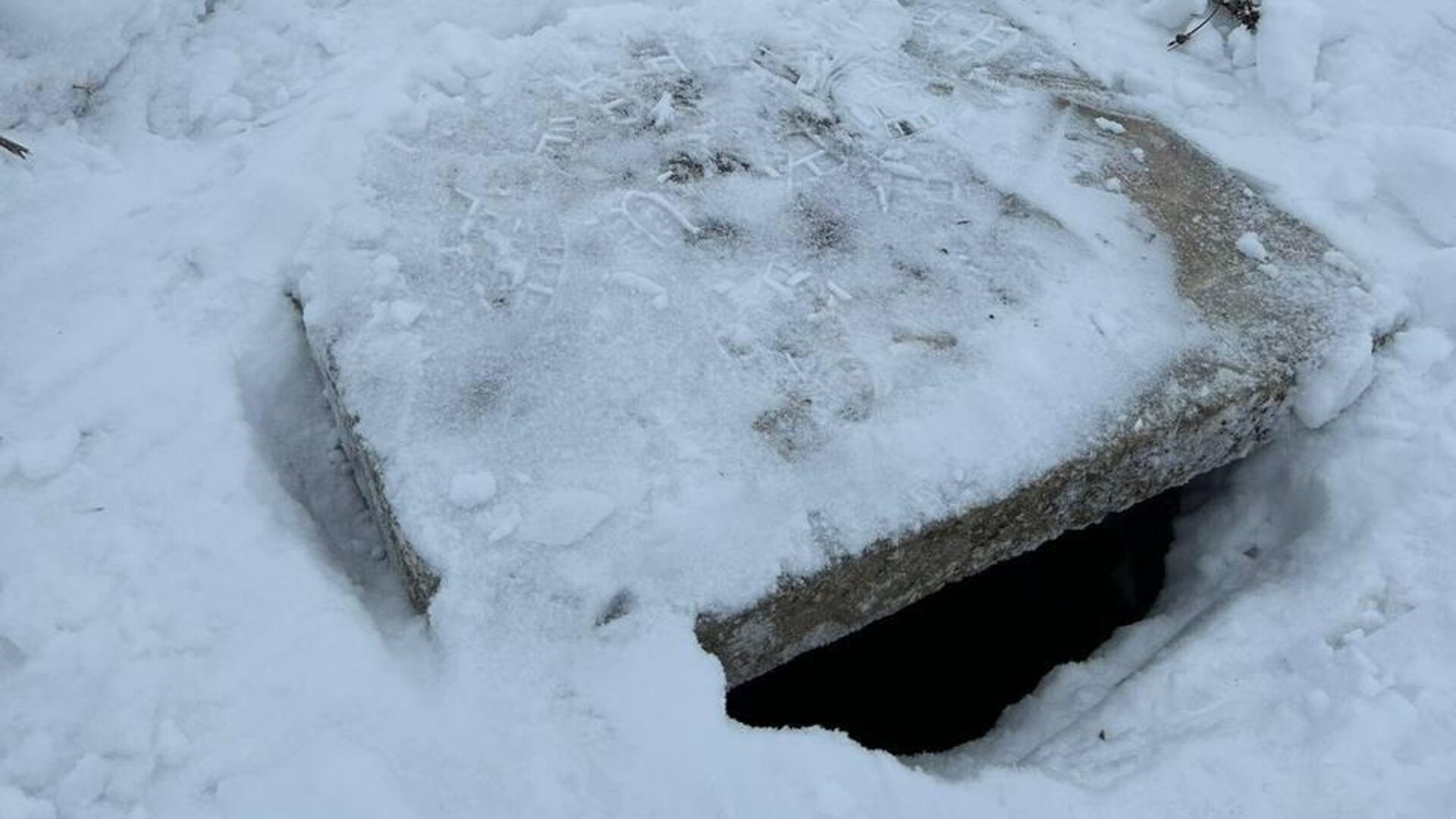 Место происшествия, где ребенок упал в открытый колодец в Самарской области - РИА Новости, 1920, 02.02.2024