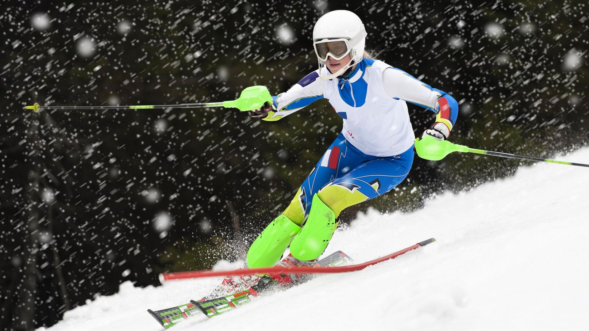 Лыжница во время слалома - РИА Новости, 1920, 02.02.2024