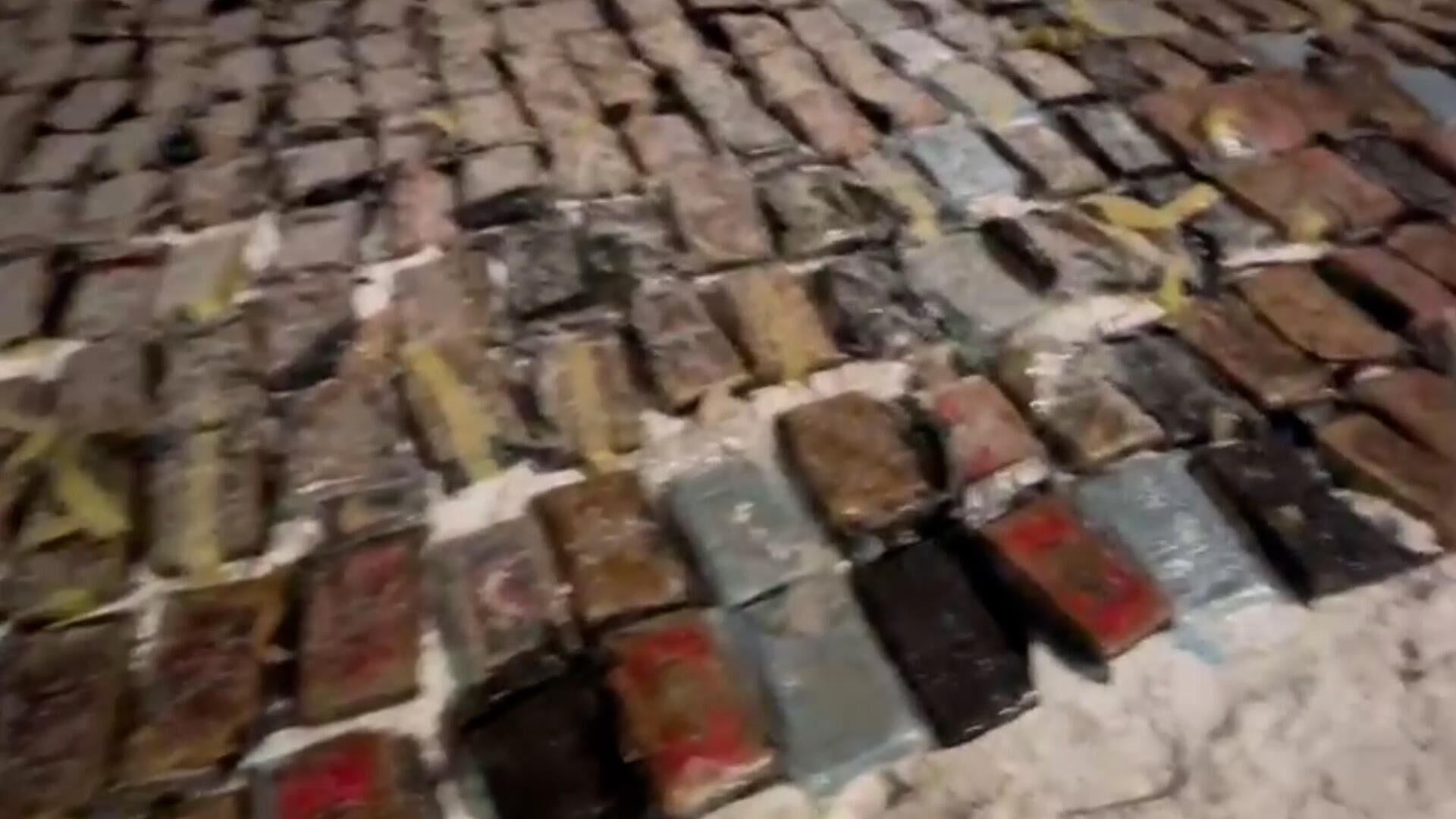 В Петербурге изъяли более 600 килограммов кокаина. Кадры операции ФСБ - РИА Новости, 1920, 02.02.2024