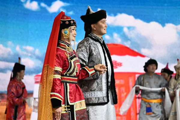 ロシア国際展示場およびフォーラムでのトゥヴァの伝統に基づく結婚式