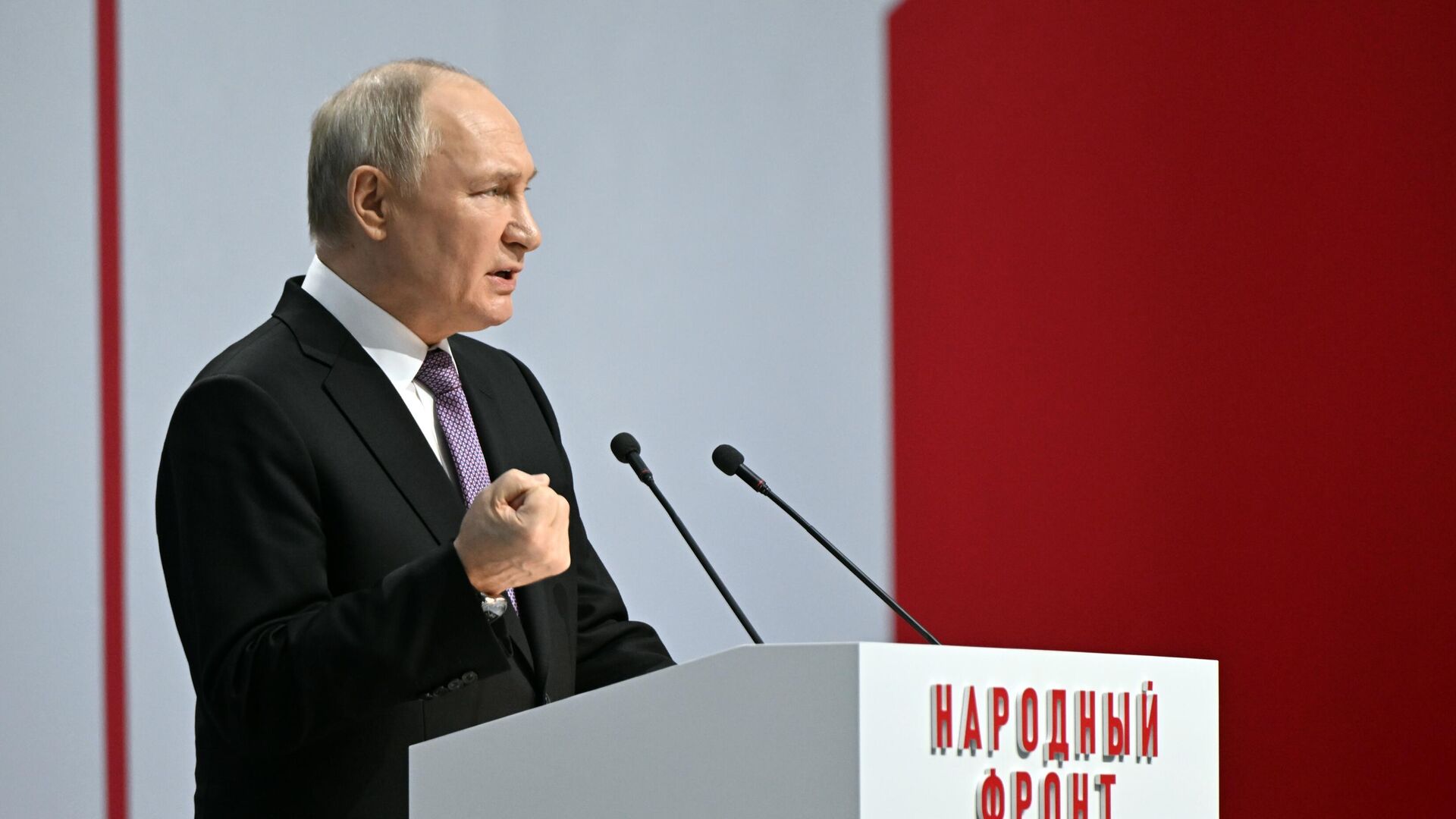 Владимир Путин проводит встречу с активом участников форума Общероссийского народного фронта Всё для Победы! в Туле - РИА Новости, 1920, 02.02.2024
