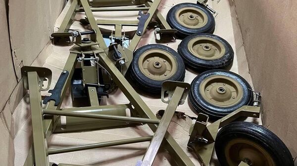 Станки и колеса для пулемета ДШК, переданные уральскими волонтерами в зону СВО