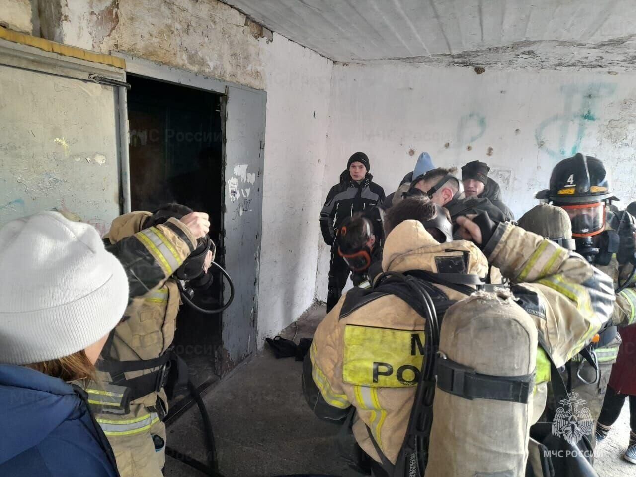 Место пожара в многоквартирном доме в Чите Место пожара в многоквартирном доме в Чите - РИА Новости, 1920, 03.02.2024