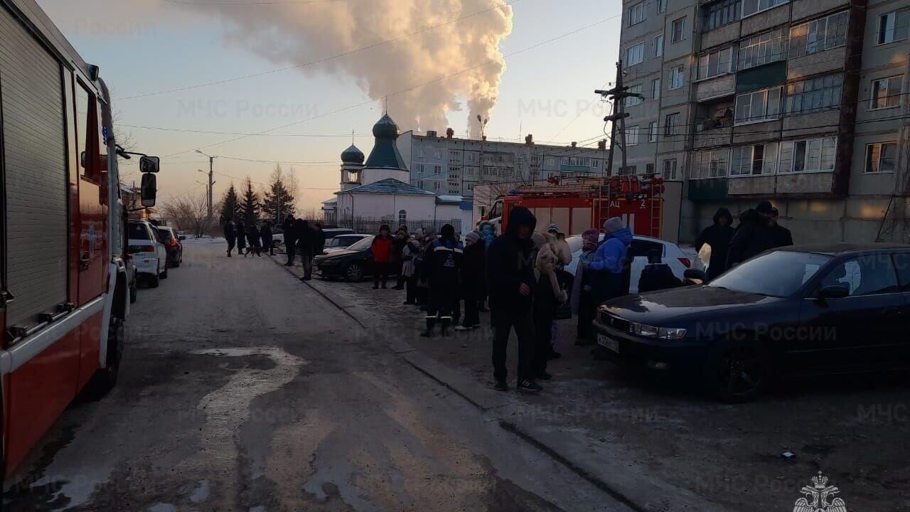 Место пожара в многоквартирном доме в Чите Место пожара в многоквартирном доме в Чите - РИА Новости, 1920, 03.02.2024