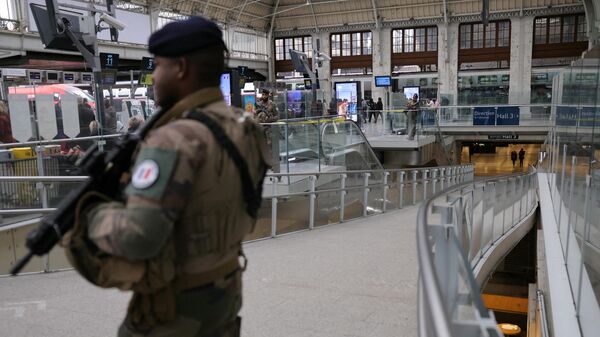 Оцепление на месте нападения с ножом на Лионском железнодорожном вокзале Парижа. 3 февраля 2024