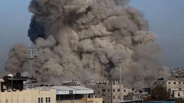 Взрыв в cекторе Газа после удара Израиля