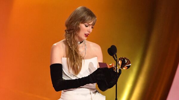 Тейлор Свифт завоевала Грэмми в категории Лучший альбом года за музыкальный альбом Midnights