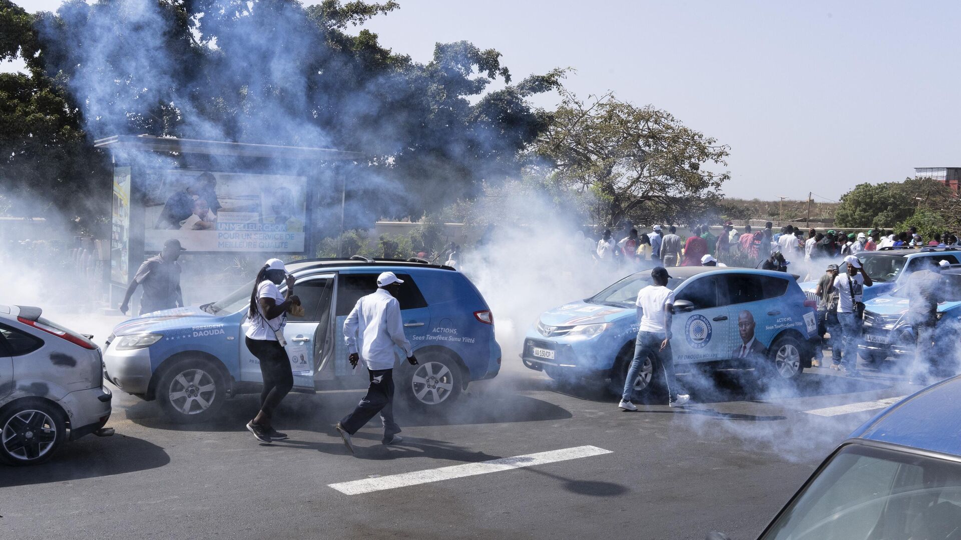 Сотрудники полиции Сенегала применяют слезоточивый газ против протестующих в Дакаре - РИА Новости, 1920, 07.02.2024