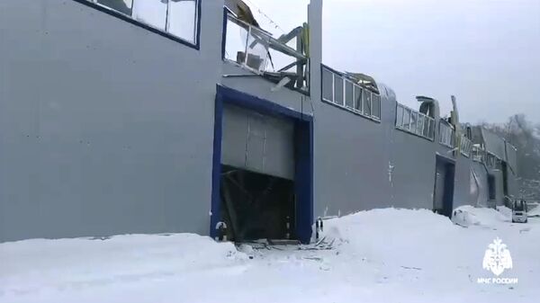 Крыша пункта приема металла ООО Втормет в Московском районе Казани обрушилась из-за скопившегося снега