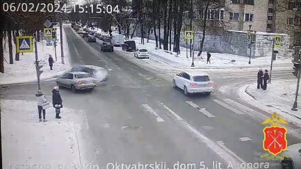 Момент аварии на на пересечении Октябрьского бульвара с Церковной улицей в Пушкине 
