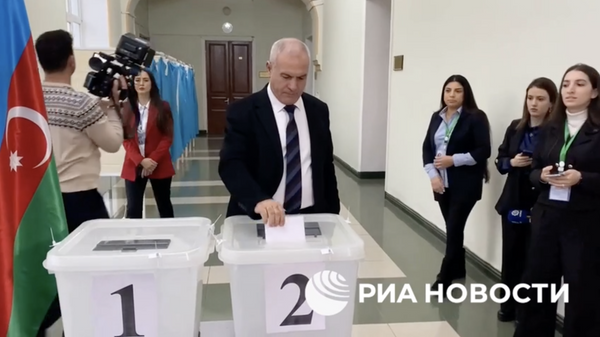 Голосование на избирательном участке в Азербайджане
