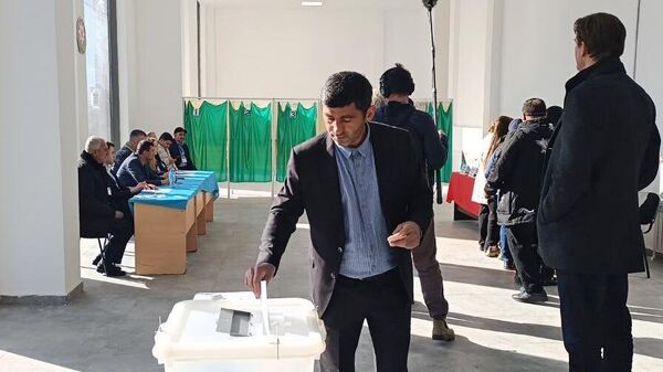 Голосование на внеочередных выборах президента Азербайджана