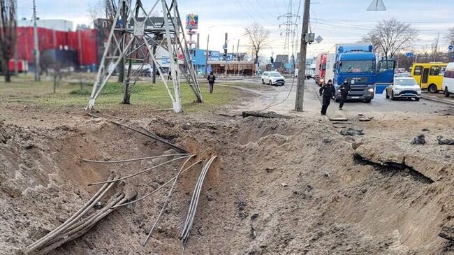 Повреждения рядом с ЛЭП в Киеве