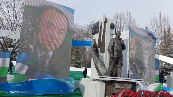 Памятник первому президенту Башкирии Муртазе Рахимову в Уфе