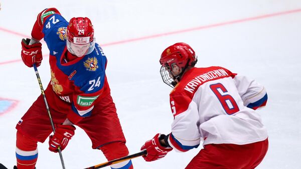 Игроки молодежной и юношеской сборных России по хоккею