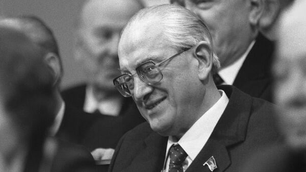 Генеральный секретарь ЦК КПСС Юрий Андропов на VII сессии Верховного Совета СССР в Кремлевском Дворце съездов 23-24 ноября 1982 года