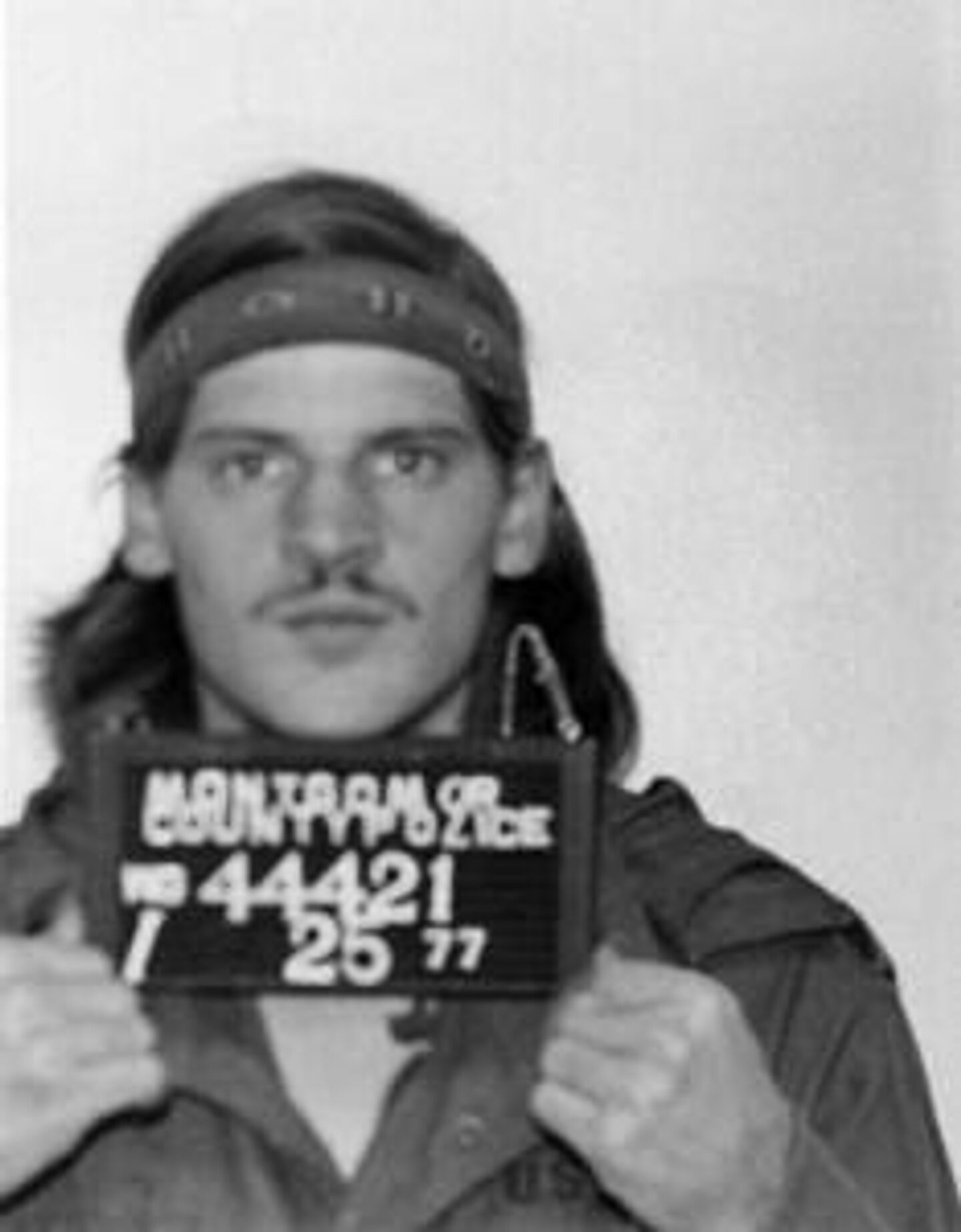 Фотография Ллойда Уэлча, сделанная полицией округа Монтгомери в 1977 году Фотография Ллойда Уэлча, сделанная полицией округа Монтгомери в 1977 году