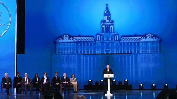 Президент РФ Владимир Путин выступает на торжественном мероприятии, посвященном 300-летию Российской академии наук